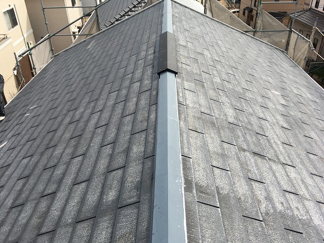 屋根塗装前の高圧洗浄済の屋根になります。